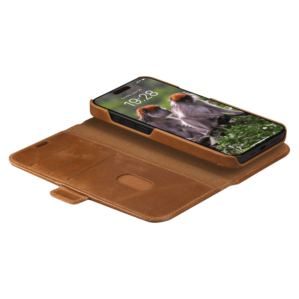 dbramante1928 Lynge Case for Apple iPhone 15 Tan